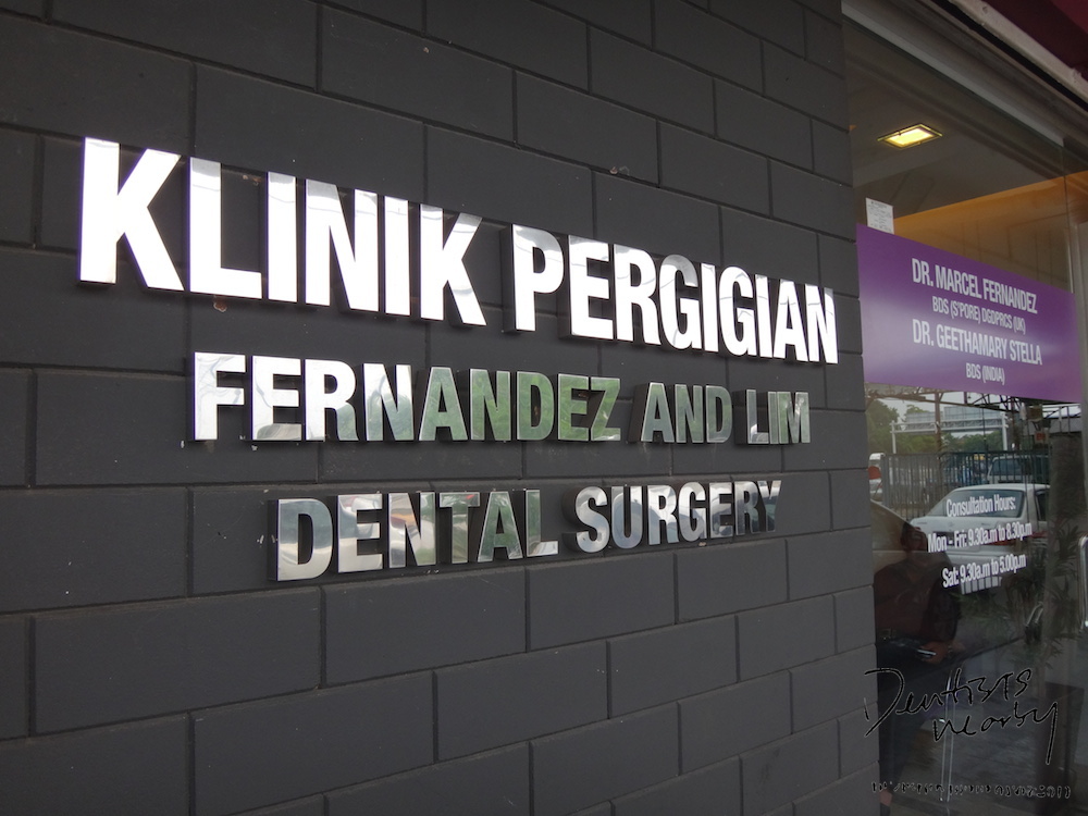 Exterior fernandez klang dental surgery sign-board
