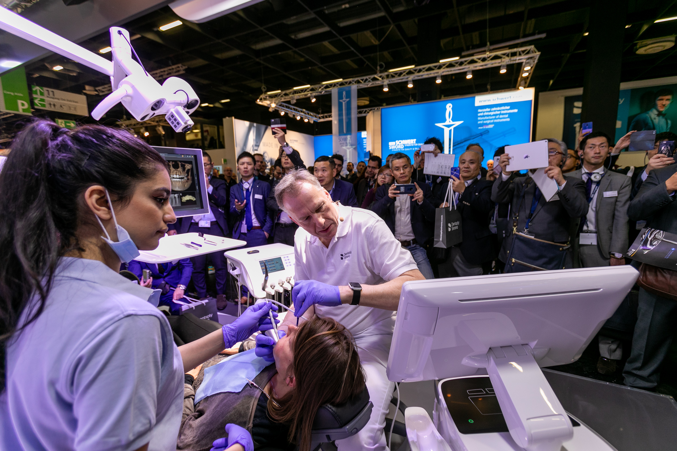 Press Release Dentsply Sirona presented itself as a new, dynamic and
