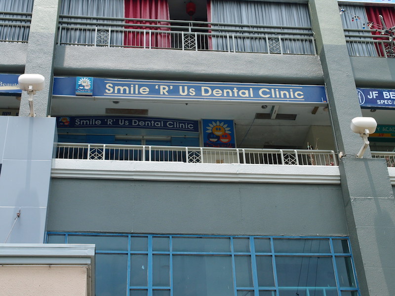 smile22r22us-dental-clinic-exterior